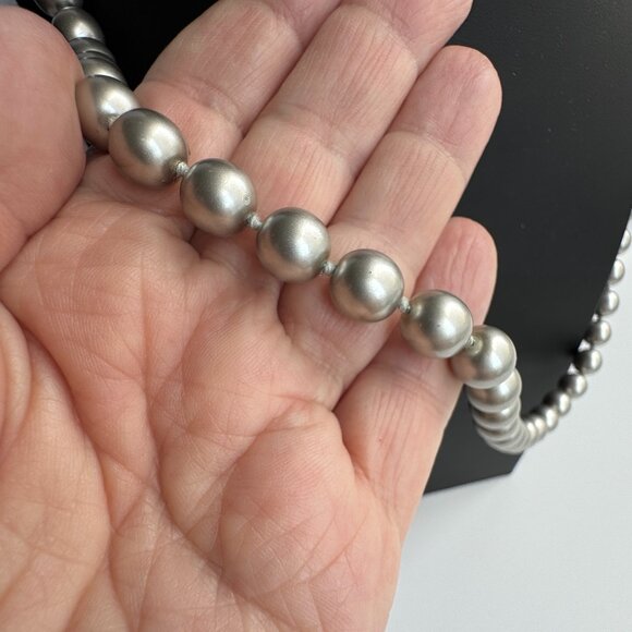 Vintage Joan Rivers Silver Gray Faux Pearl Beaded Necklace 29”-32” Lobster Clasp - Picture 3 of 9